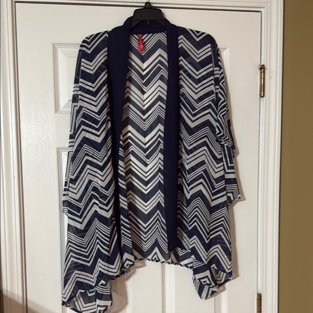 Ruby Ribbon Chevron Patterned Navy and White kimono